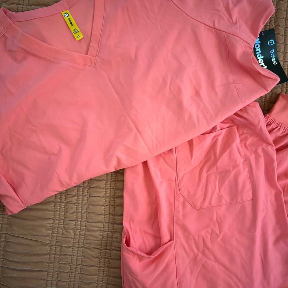 Winks Scrub Set